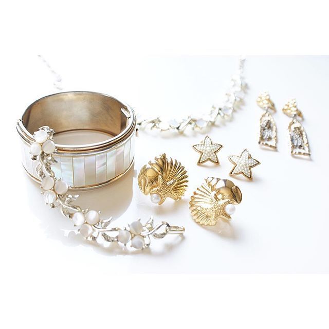 イタリアで購入　天然白蝶貝　蝶モチーフ シルバーバングル イタリアで購入 天然白蝶貝 蝶モチーフ シルバーバングル