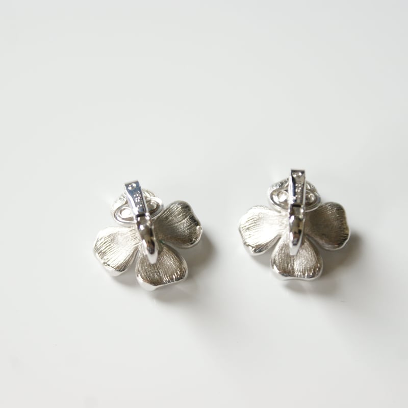 TRIFARI トリファリ イヤリング ハナミズキ