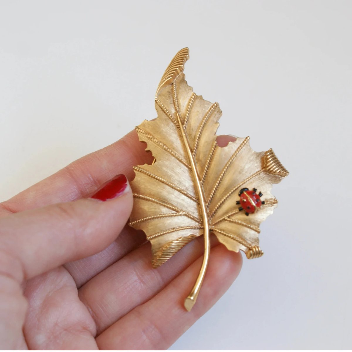 TRIFARIトリファリ ゴールド リーフ てんとう虫 ブローチ