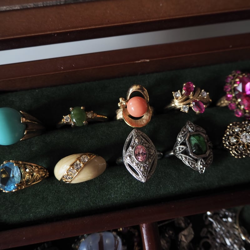 AVONエイボン 翡翠グリーン ストーン 指輪リング / ヴィンテージ