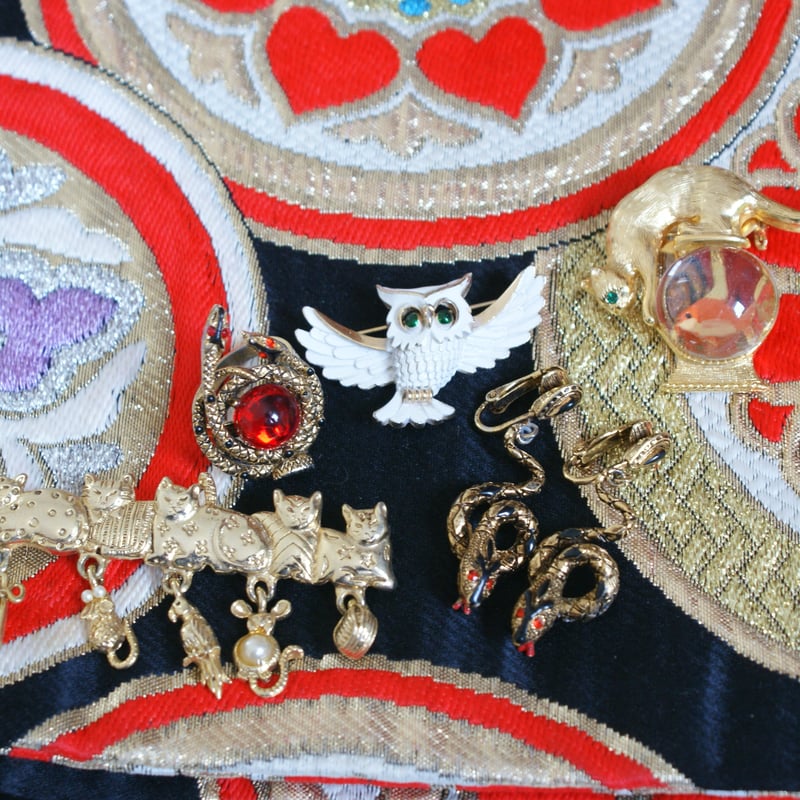 【アメリカ買付】 キャット 猫 金魚鉢 ルーサイト ブローチ/ ヴィンテージ・コスチュームジュ