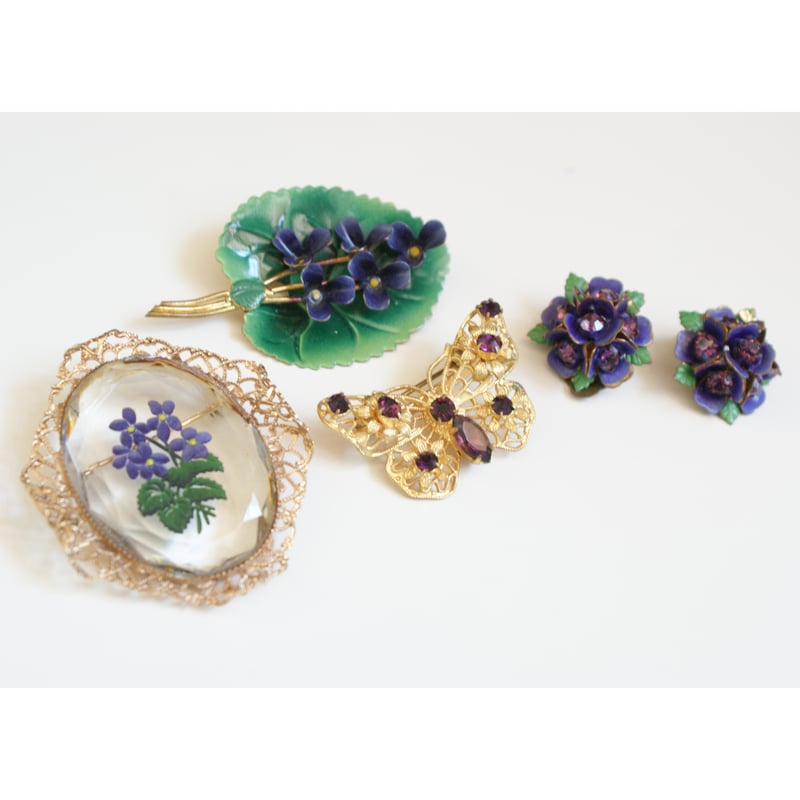 juliana d&e フラワーインタリオ ブローチ&イヤリングセット ヴィンテージ ジュリアナ ミルクガラス セット ブローチとイヤリング