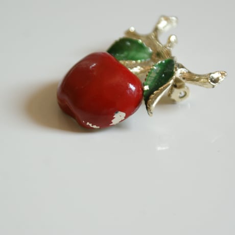 GERRY'S レッドエナメル りんご ブローチ / ヴィンテージアクセサリー