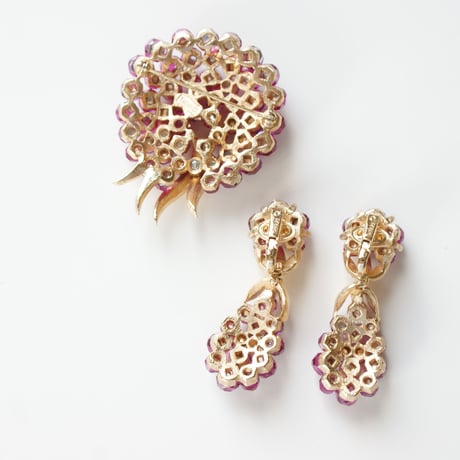 TRIFARIクラウントリファリ フューシャピンク ラインストーン ブローチ＆イヤリング セット / ヴィンテージアクセサリー・コスチュームジュエリー