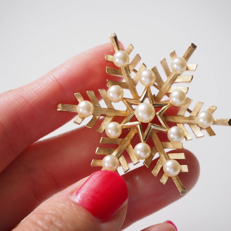 CROWN TRIFARI☆トリファリウム&ベビーパール☆雪の結晶のブローチ TRIFARIトリファリ 雪の結晶 パールブローチ / ヴィンテージ