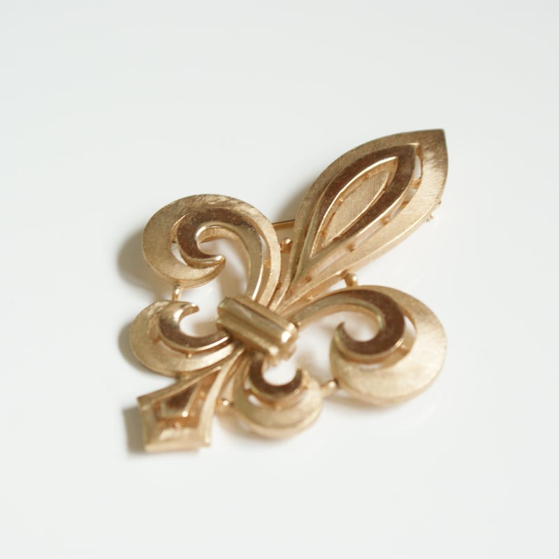 TRIFARI トリファリ ゴールド フルール・ド・リス 百合の紋章 ブローチ