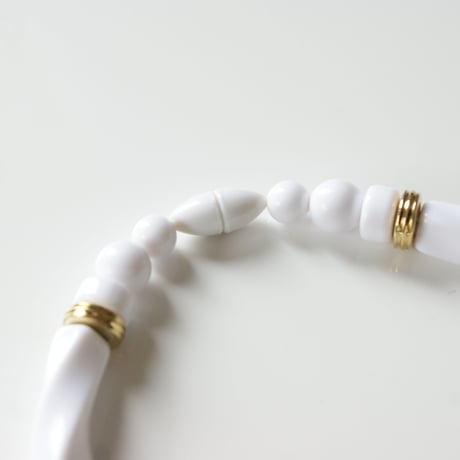 AVONエイボン ツイスト ホワイト ルーサイト ネックレス / ヴィンテージジュエリー・アクセサリー