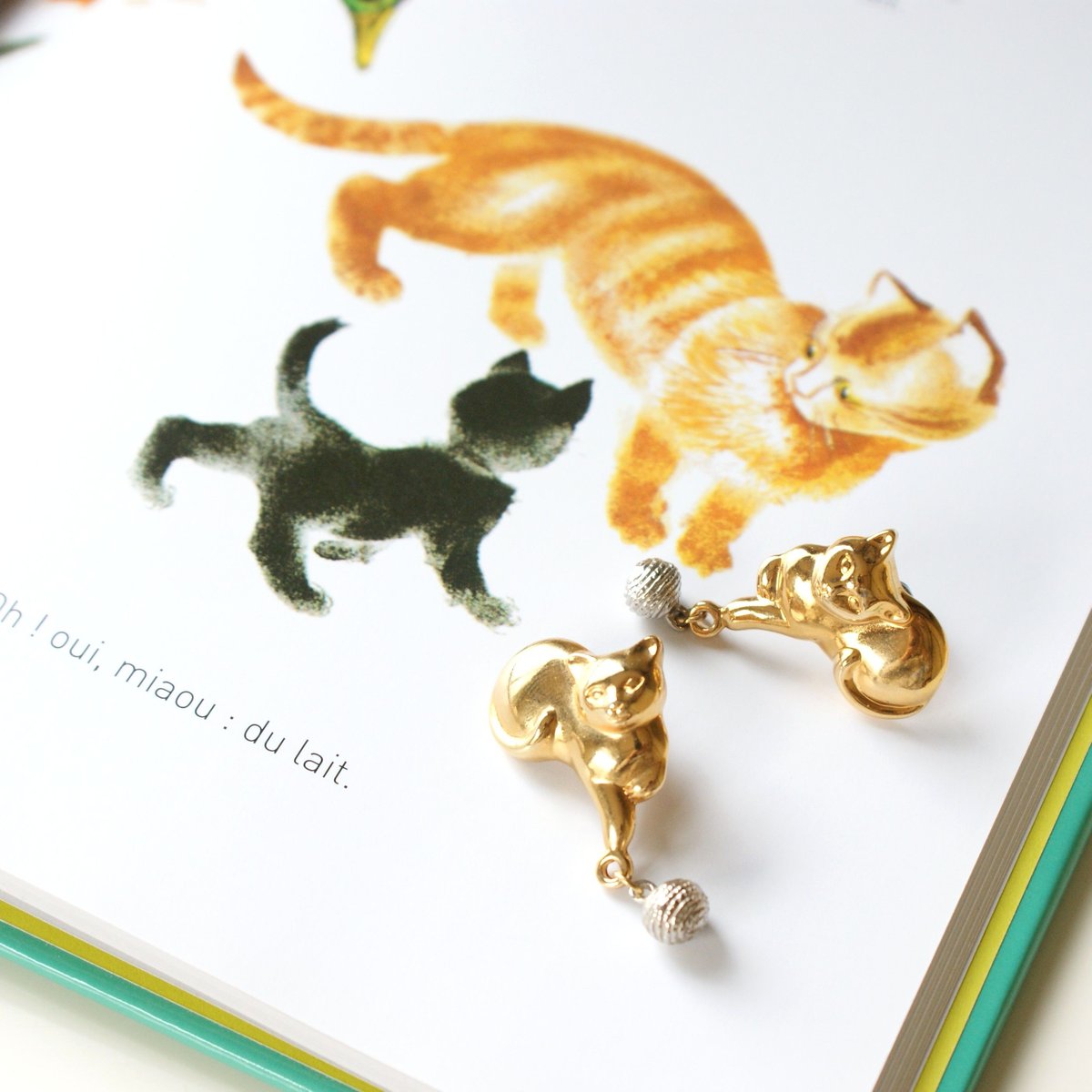 AVONエイボン 猫 キャット ピアス / ヴィンテージジュエリー