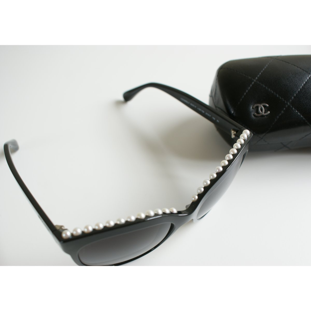 【パール】CHANEL　シャネル　サングラス　ブラック　黒　ケース　専用箱付 CHANELシャネル パール ブラック サングラス Box付き / ヴィンテージ