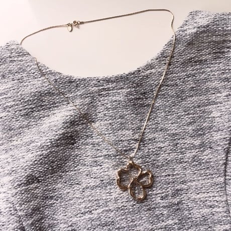 AVONエイボン ハナミズキ オープンワーク 透かし ネックレス ペンダント / ヴィンテージアクセサリー