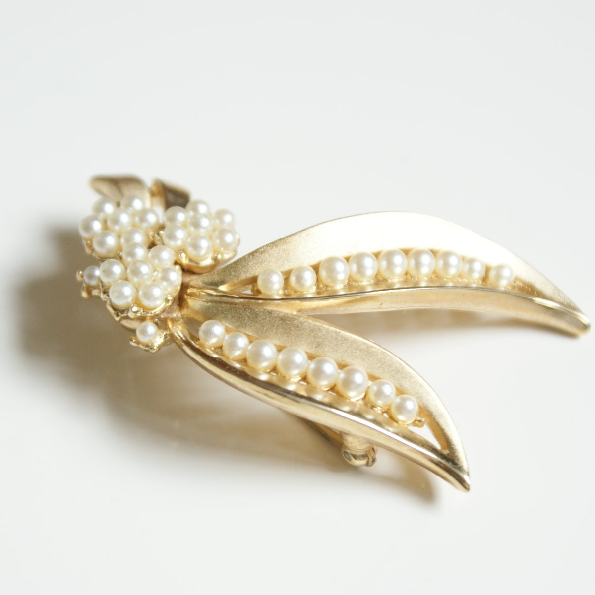 トリファリ　ヴィンテージ　パール　真珠　 ブローチ TRIFARIトリファリ パールフラワー ブローチ / ヴィンテージ