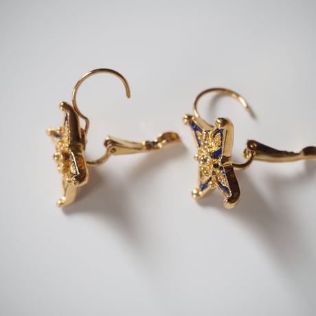 AVONエイボン ネイビーエナメルフラワー ピアス  / ヴィンテージ・レトロアクセサリー