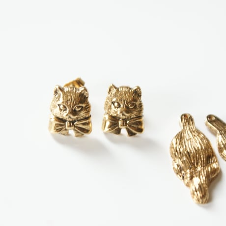 AVONエイボン 猫キャット リボン ２WAY ピアス / ヴィンテージジュエリー・アクセサリー