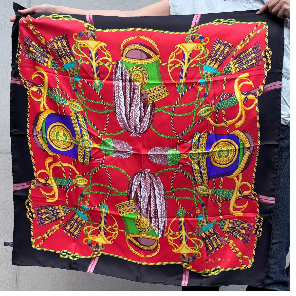 【極美品】CELINE スカーフ 67×67cm シルク ピンク タッセル 極美品】CELINE スカーフ 67×67cm シルク ピンク タッセル