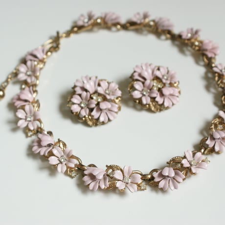TRIFARIトリファリ Fleurette アルフレッド・フィリップ ピンク エナメル  ネックレス/ ヴィンテージ・コスチュームジュエリー