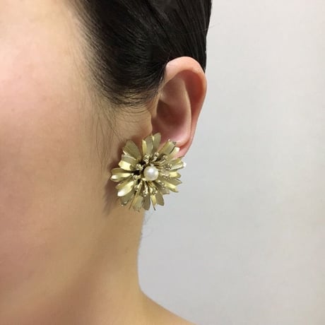 Special price【スペシャル プライス】ガーベラ フラワー パール イヤリング / ヴィンテージアクセサリー・コスチュームジュエリー