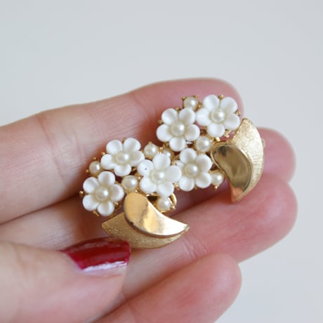 TRIFARIクラウントリファリ ホワイト パール 勿忘草 イヤリング / ヴィンテージ・コスチュームジュエリー