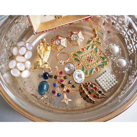 Special price【スペシャルプライス】TRIFARIクラウントリファリ アルフレッド・フィリップ PAT.PEND ブルーガラス キャット ブローチ/ ヴィンテージ・コスチュームジュエリー