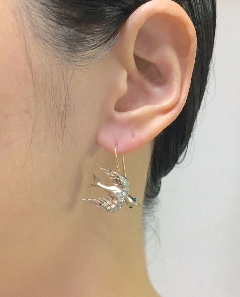 ツバメ バード 鳥 グリーンアイズ ラインストーン ピアス