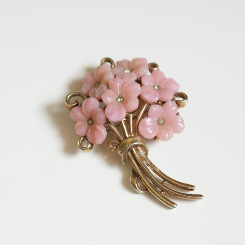 TRIFARI トリファリ 蝶々 バタフライ ブローチ ピンク オープンワーク