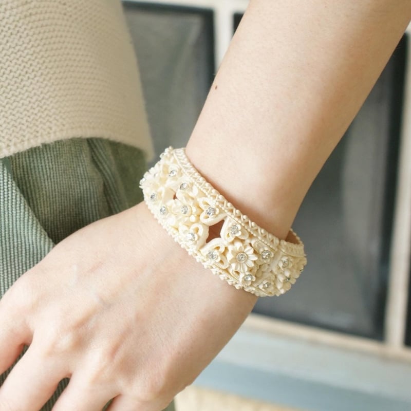 セルロイドフラワー ラインストーン バングル ブレスレット