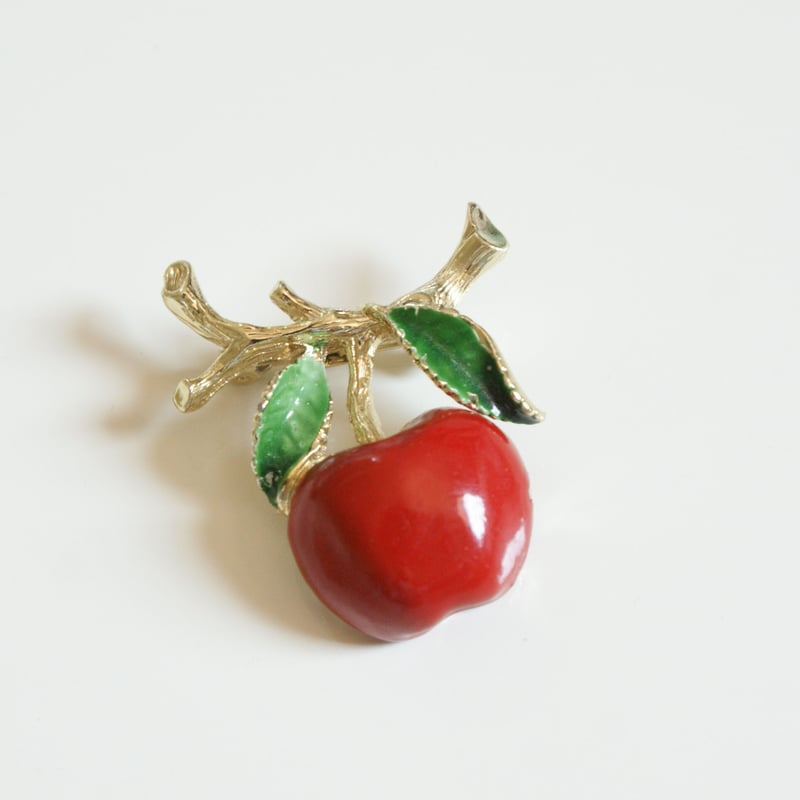 GERRY'S レッドエナメル りんご ブローチ / ヴィンテージアクセサリー