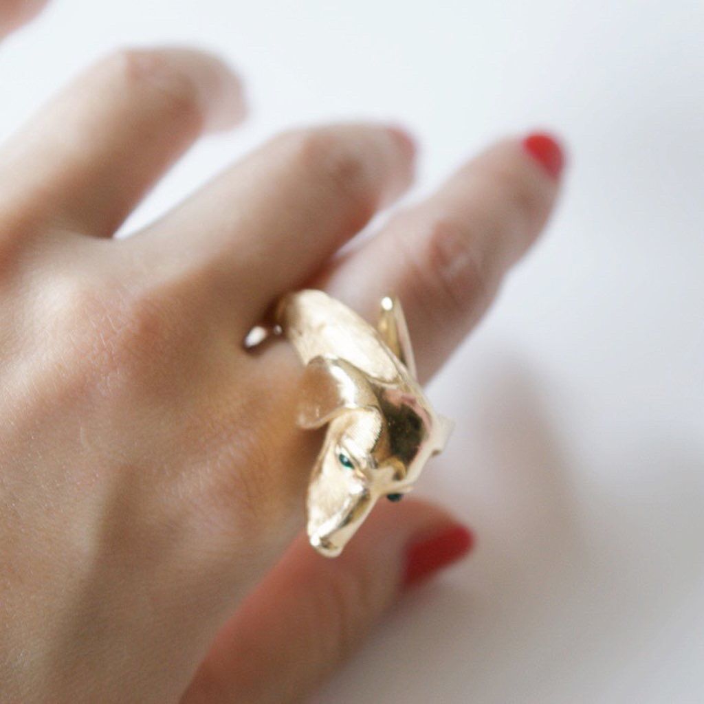 トリファリ 動物 ブローチ 緑の目の犬 プードル トリファリ 動物