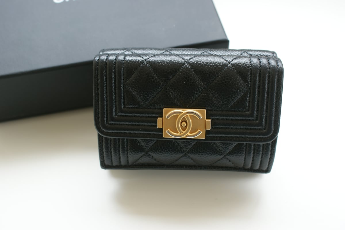 CHANEL シャネル キャビアスキン ココマーク ボーイシャネル 3つ折り