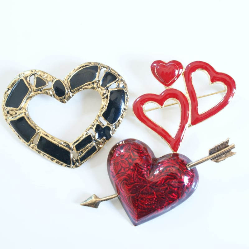 アメリカ買付 レッドエナメル ハート ブローチ/ ヴィンテージ