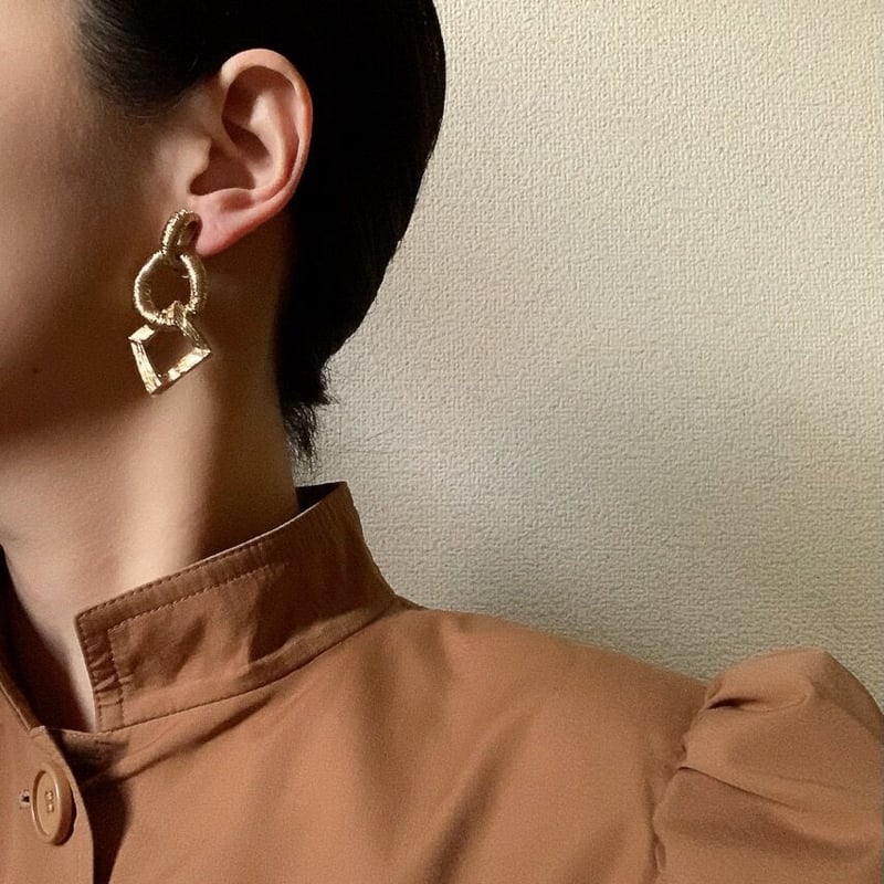 YVES SAINT LAURENTイヴ・サンローラン ヘアライン ゴールド  