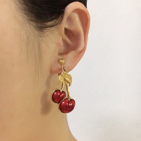 AVONエイボン さくらんぼ チェリー レッド エナメル イヤリング / ヴィンテージ・コスチュームジュエリー