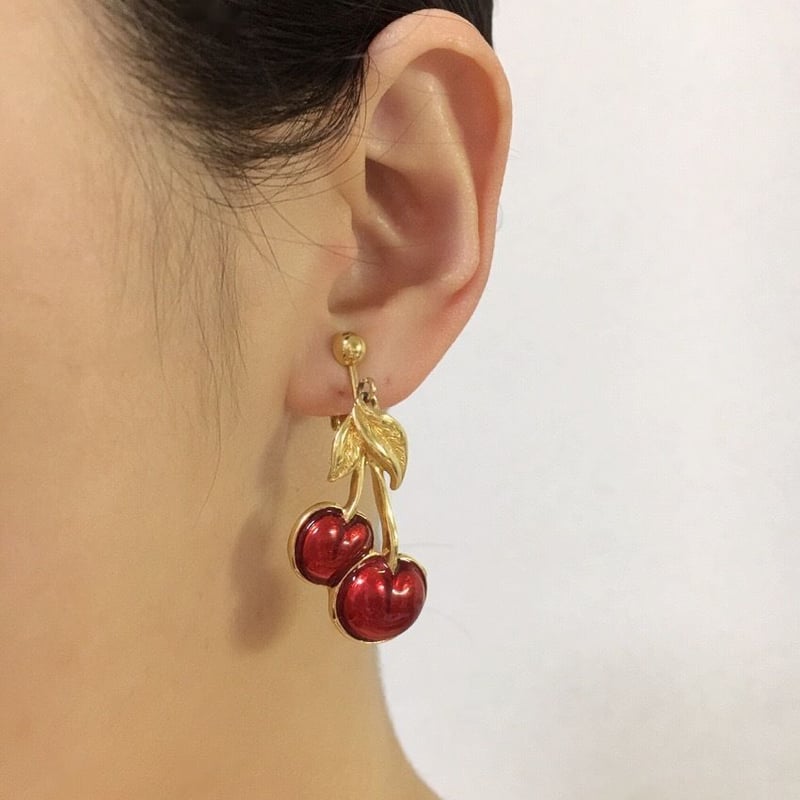 AVONエイボン さくらんぼ チェリー レッド エナメル イヤリング