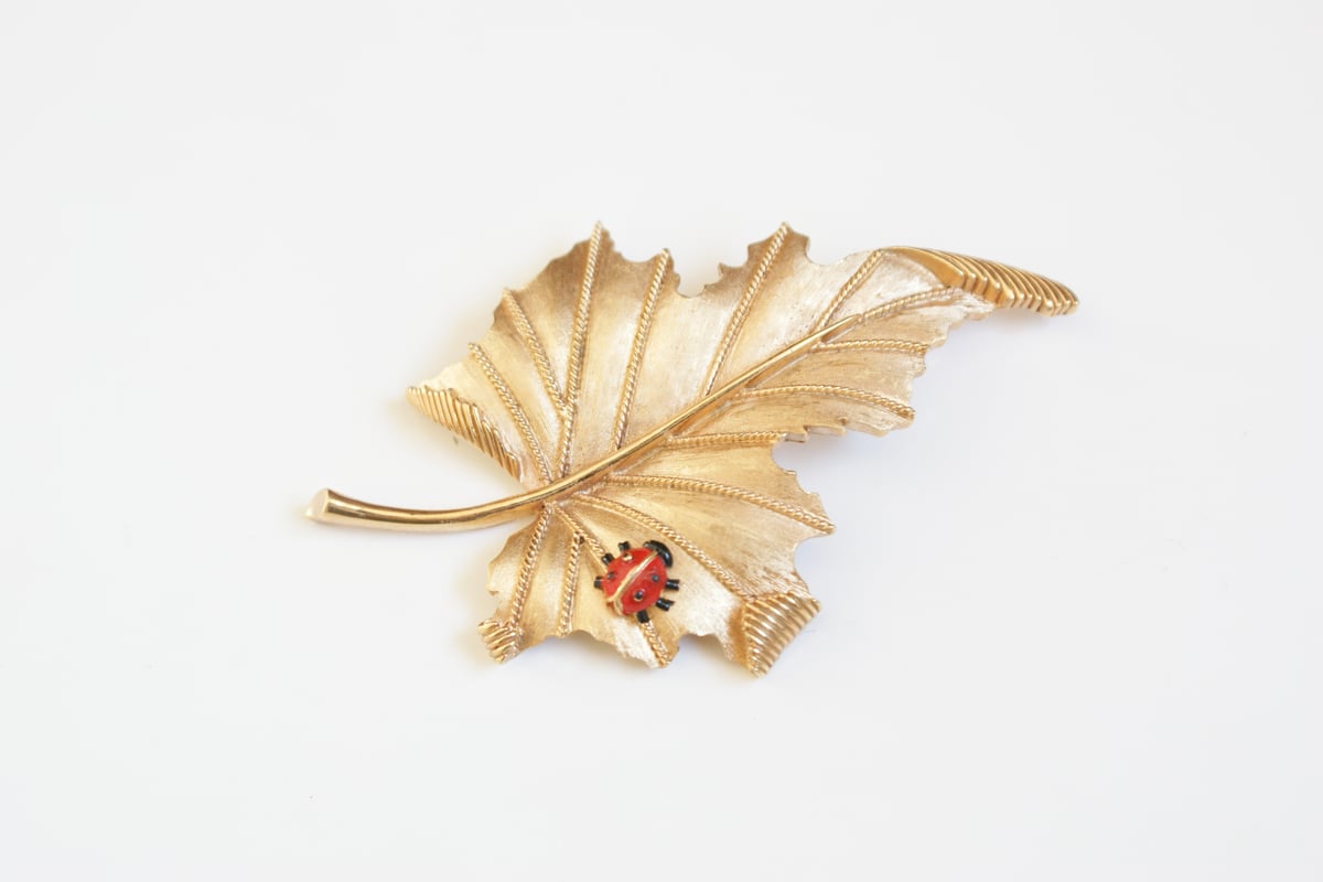 TRIFARI トリファリ ブローチ アンティーク Trifari（トリファリ）ブローチ「Art Deco Leaf