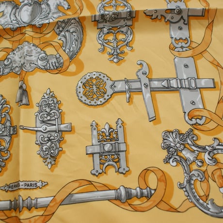 HERMESエルメス プチカレ 40 イエロー フェロネリ FERRONNERIE シルクスカーフ / ヴィンテージファッション