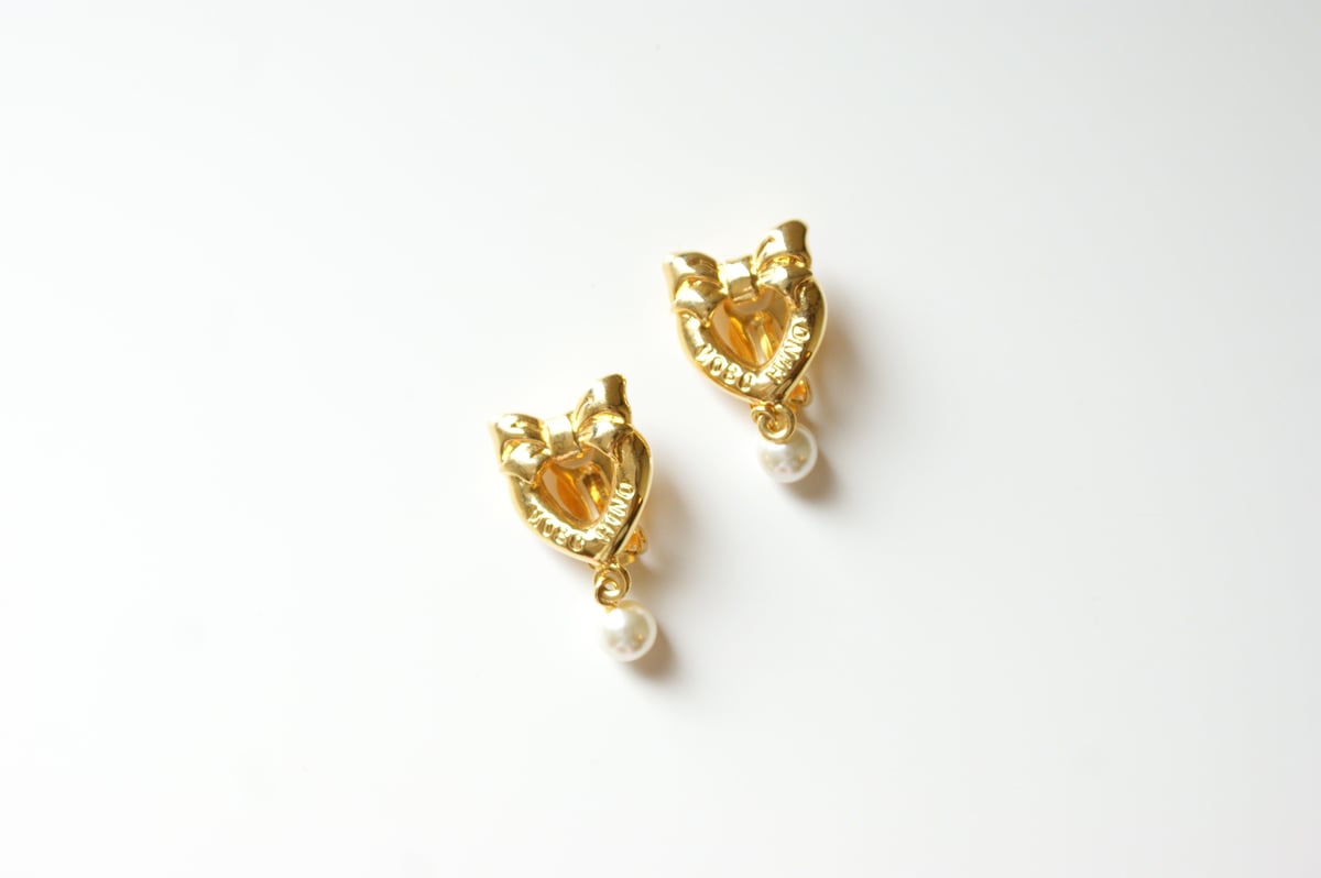 りんごの花 イヤリング | little lamps -Glass Bead Shoppe- MOSCHINO 花形 イヤリング