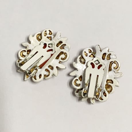 Special price【スペシャル プライス】珊瑚カラールーサイト ホワイト エナメル イヤリング/ ヴィンテージジュエリー・アクセサリー