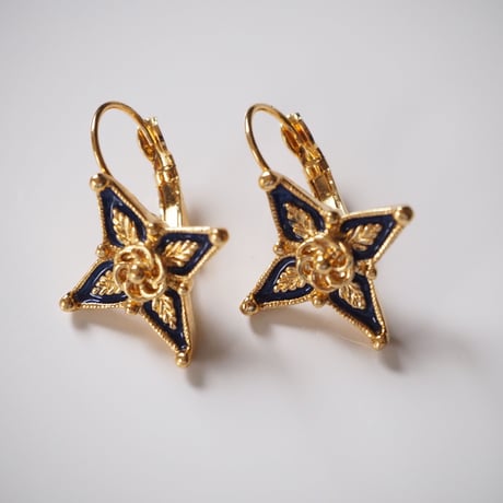 AVONエイボン ネイビーエナメルフラワー ピアス  / ヴィンテージ・レトロアクセサリー