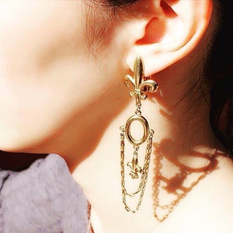 ジバンシー ヴィンテージ フラワー 花 パール ゴールド メッキ レディース Givenchy【1-0255348】 - メルカリ GIVENCHY　フラワー　イヤリング　綺麗な状態　付属品なし