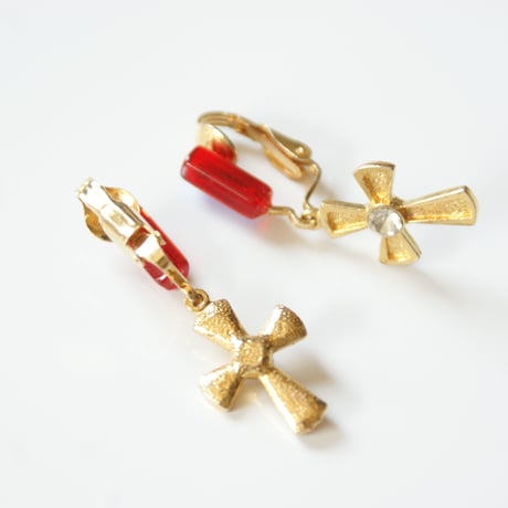 Special price【スペシャル プライス 】レッド オーロラ ガラス クロス イヤリング / ヴィンテージジュエリー・アクセサリー