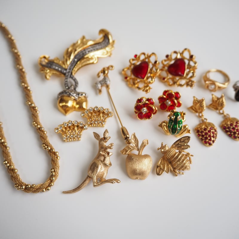 AVONエイボン 蜂 ミツバチ ブローチ / ヴィンテージジュエリー