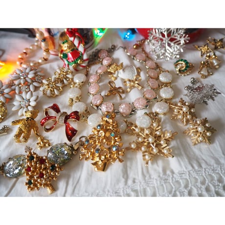 AVONエイボン サンタ クリスマス ピンブローチ  / ヴィンテージアクセサリー