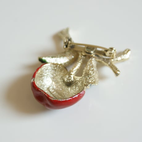 GERRY'S レッドエナメル りんご ブローチ / ヴィンテージアクセサリー