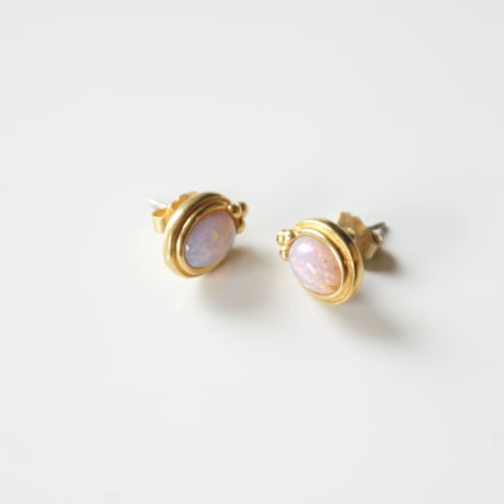 Special price【スペシャル プライス】AVON エイボン オーバル ミルクオパール  ピアス / ヴィンテージジュエリー・アクセサリー