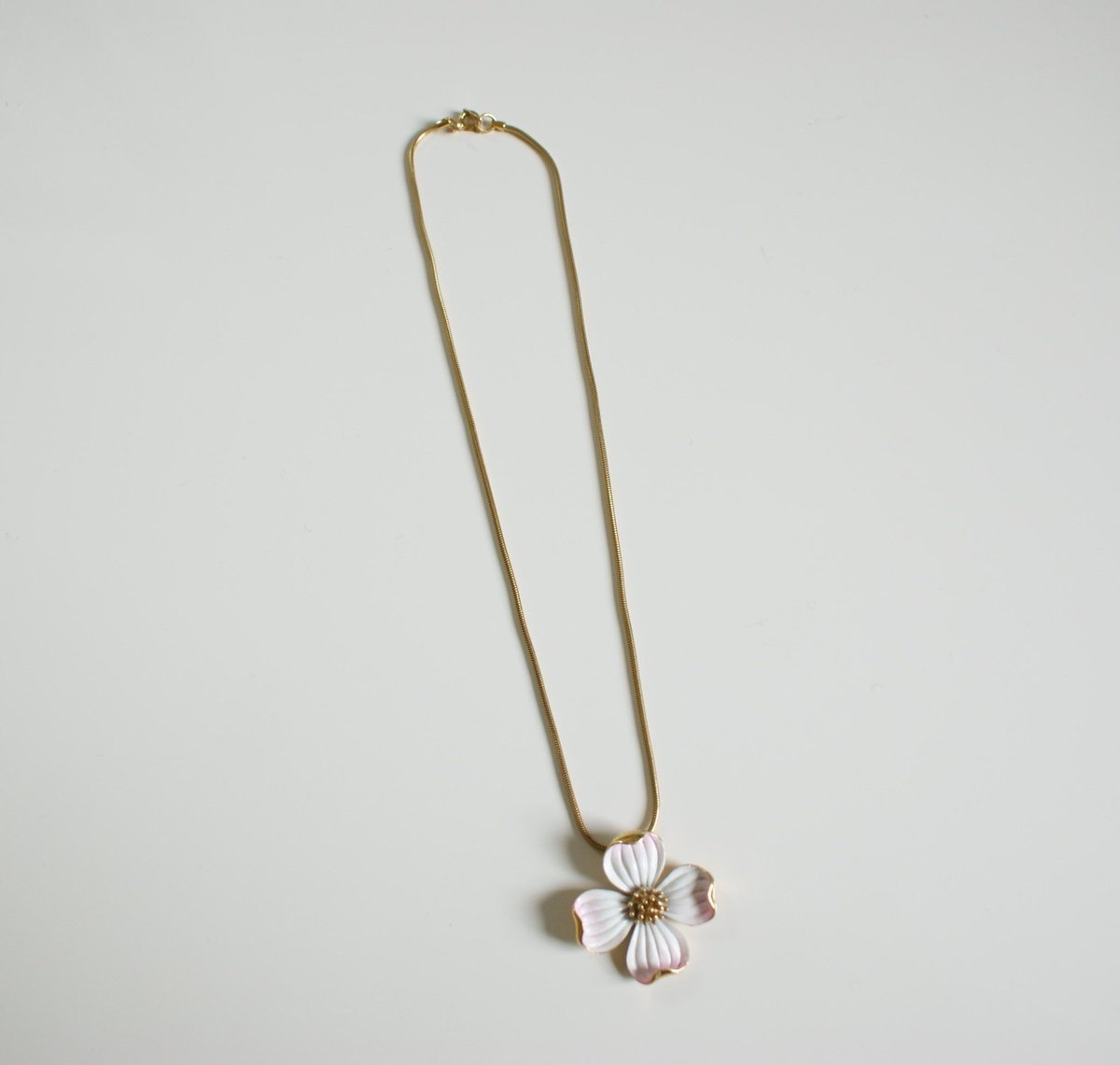 TRIFARIクラウントリファリ ハナミズキ ピンク エナメル ペンダント