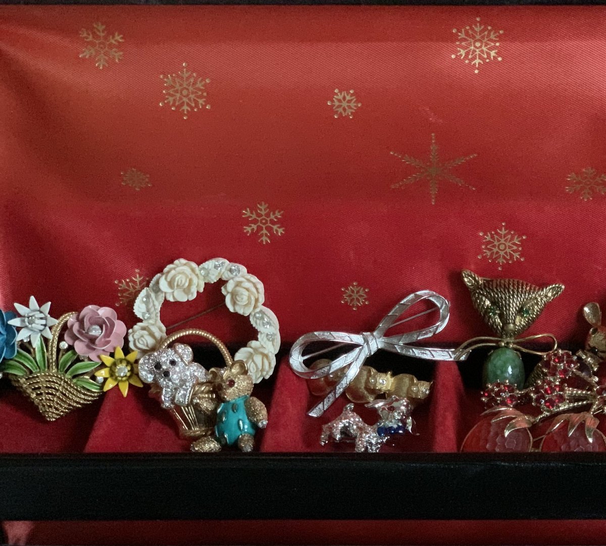 激レア☆CROWN TRIFARI☆カラフルエナメル☆虹色フラワーブーケブローチ 激レア☆CROWN TRIFARI☆カラフルエナメル☆虹色フラワーブーケ