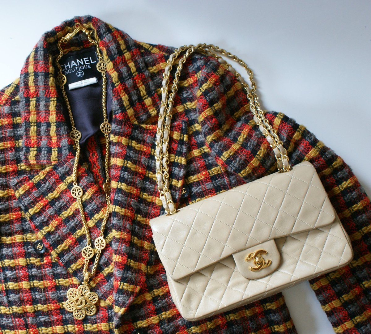 【希少】ヴィンテージCHANEL マトラッセ ダブルフラップ 23 CHANEL マトラッセ 23 ダブルフラップダブルチェーン 1990年頃