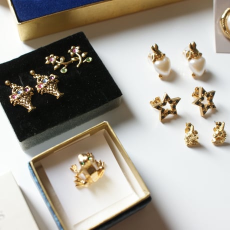 AVONエイボン フラワーバスケット  ラインストーン ピアス / ヴィンテージジュエリー・アクセサリー