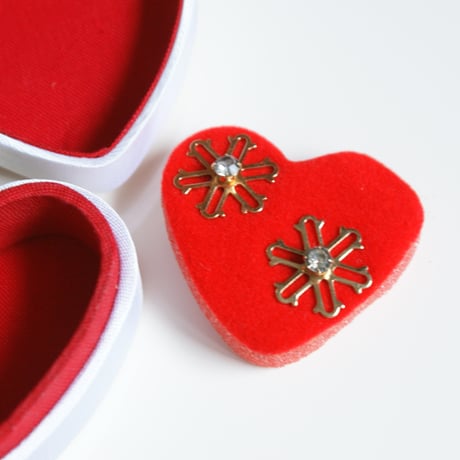 AVONエイボン ２WAY 雪の結晶 ピアス サテン刺繍ハートBOX付き/ ヴィンテージジュエリー・アクセサリー