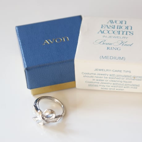 【New Vintage Stock】AVONエイボン シルバー リボン 指輪リング / ヴィンテージ・コスチュームジュエリー