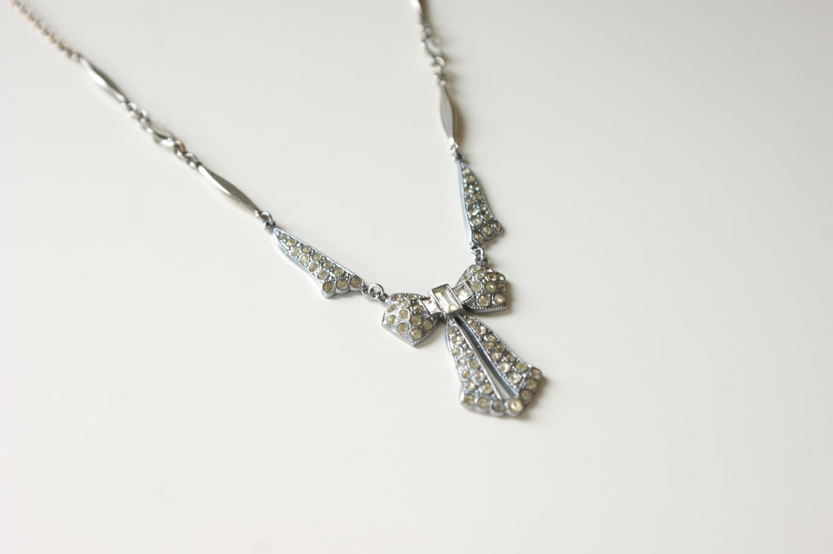 リボン アール・デコ ペースト ラインストーン ネックレス